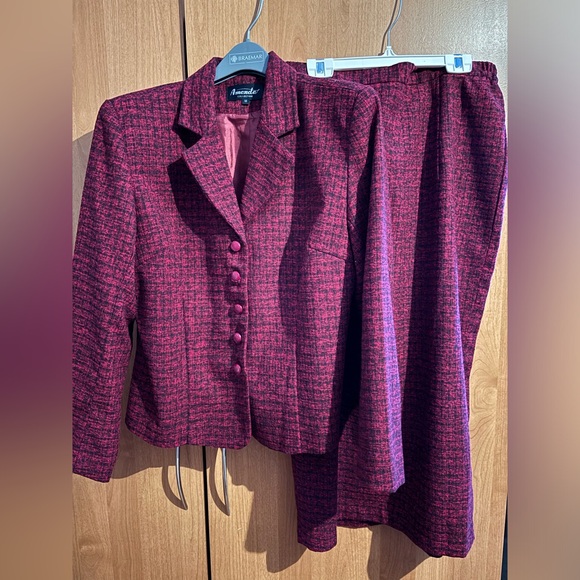 Black and red women’s medium skirt suit - Picture 1 of 3